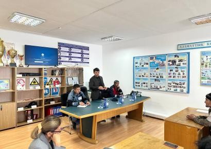 Бас директордың екі станция - «Құлсары» СТҚжәне ССС-8 ұжымымен кездесуі